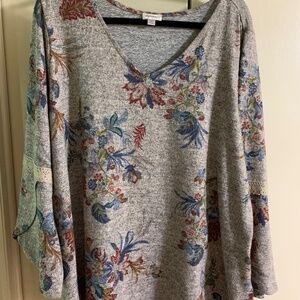 Avenue long, bell sleeve, soft heather gray, v-neck top with flower print, 22/24